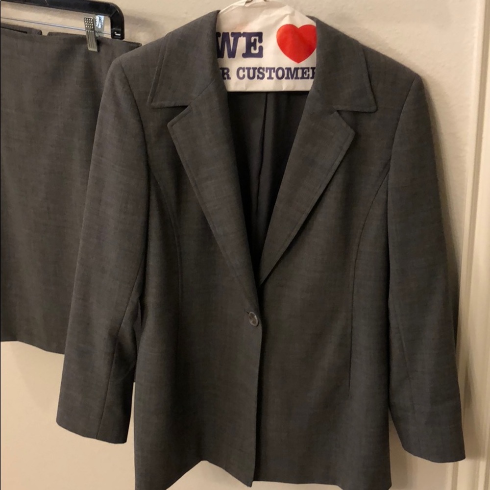 Dana Buchanan petite matching suit skirt set